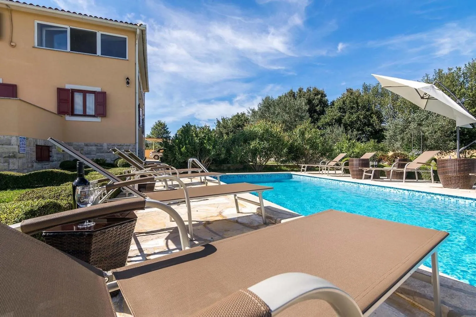 Villa Divina Sisan 0*,